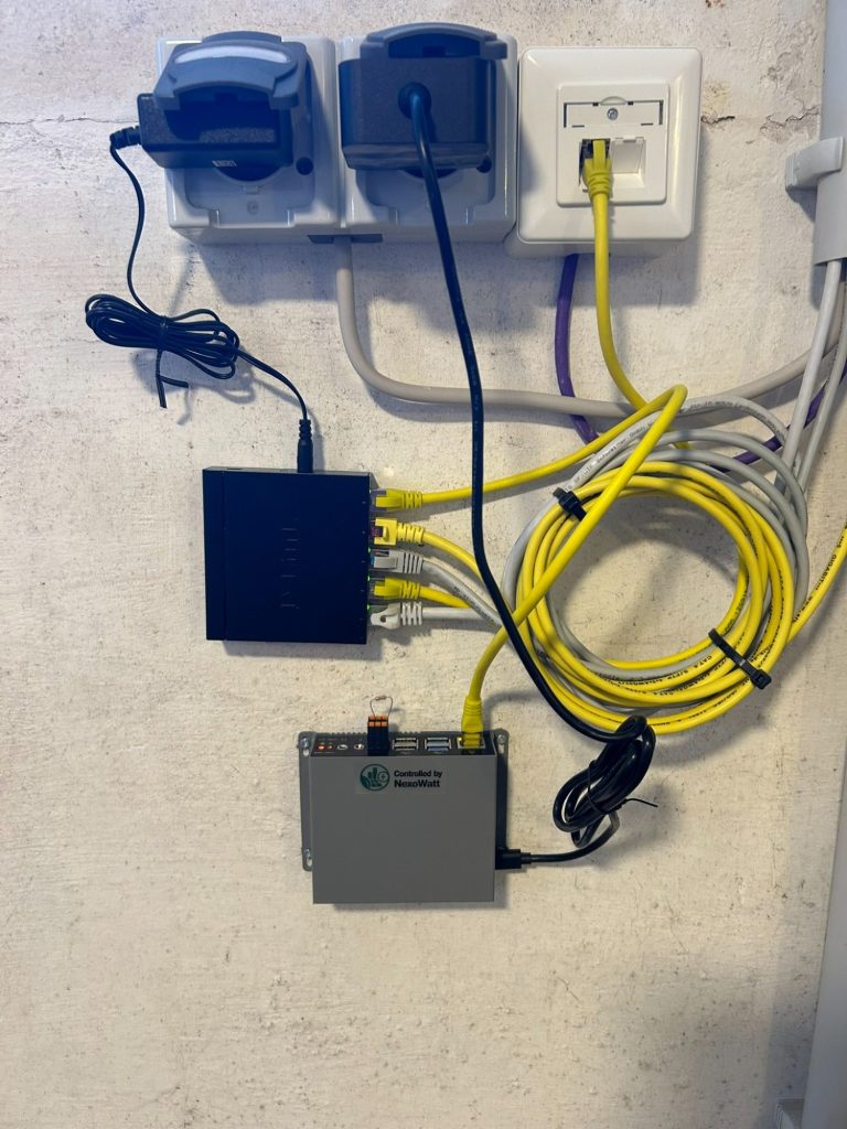 Speicher und Dienstwagen-Laden verbinden. – NexoWatt-Projekt
